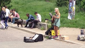 Alice Phoebe Lou in Mauerpark